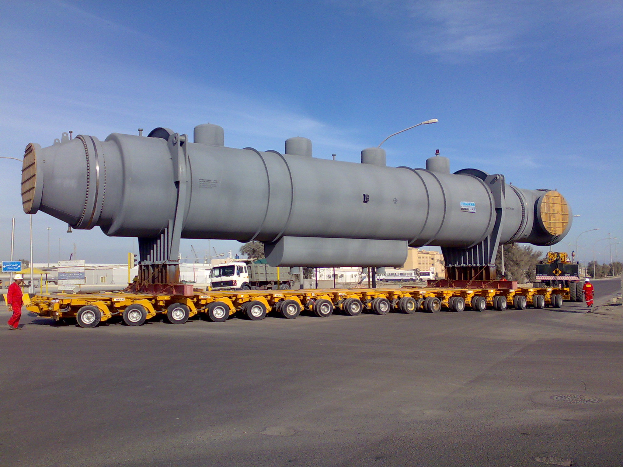 Industrial vessel carried on a modular multi-axle trailer